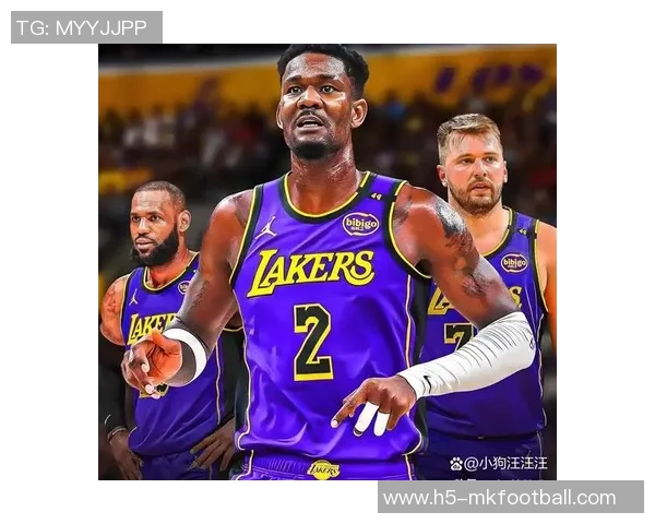 湖人新更衣室揭秘詹姆斯柜内浓眉球衣悬挂引发球迷热议