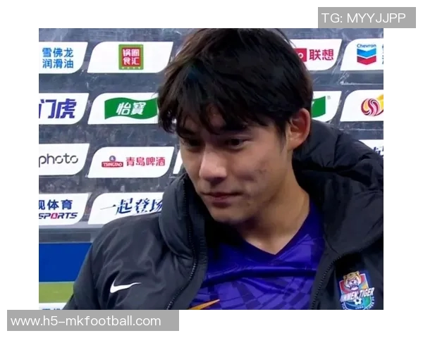 李明家族颜值爆表李嗣镕首秀进球姐姐赛后温馨祝贺