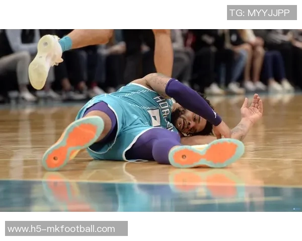 迈尔斯布里奇斯上半场表现出色8投3中贡献14分3助攻并罚球全中