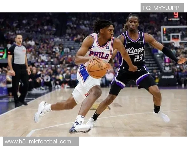 乔治在比赛中表现出色贡献15分8板6助2帽却因5犯规影响发挥